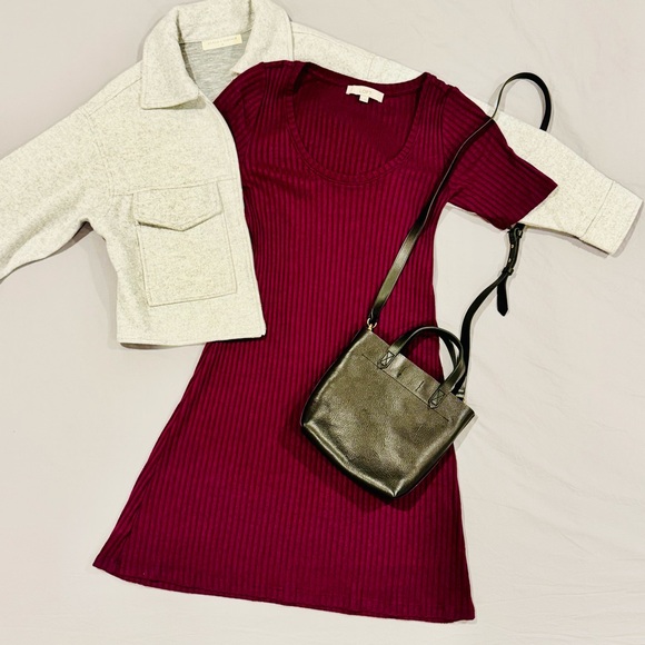 LOFT Dresses & Skirts - LOFT burgundy ribbed short sleeve dress medium